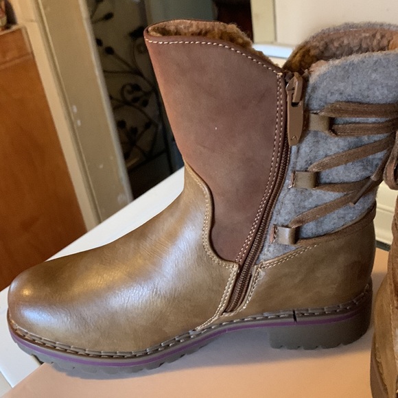 Super Cute Laced Ankle Boots - Picture 6 of 8